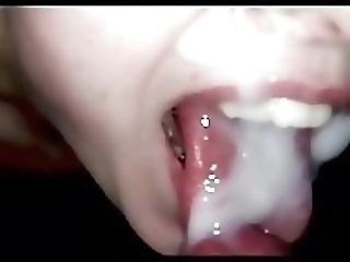 Смотреть Густая сперма классно стекает по женским лицам