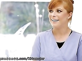 Смотреть Лесби делает особый секс массаж