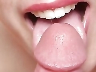 Смотреть Нежно обняла пенис теплыми губами