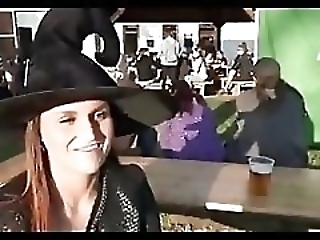 Смотреть Молодая хорь всегда готова на секс за бабло