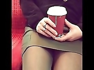 Смотреть Эти стройные ножки очень сильно заводят