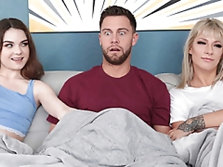 Смотреть Девчонка легко соблазнила ухажера своей мамаши