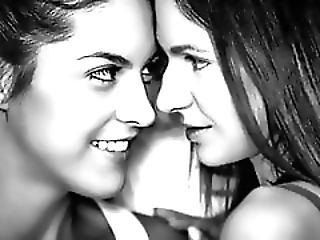 Смотреть Украинки занимаются однополым сексом