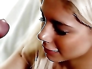 Смотреть Смотрим на женские реакции, когда им кончают на лица