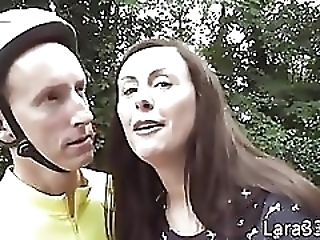 Смотреть Пикапер совратил зрелую сучку в чулках