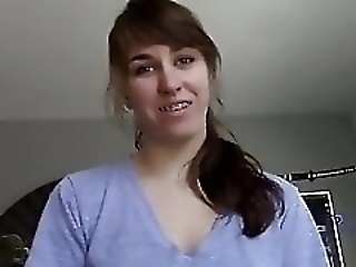 Смотреть За проигрыш в карты сестре пришлось дать брату