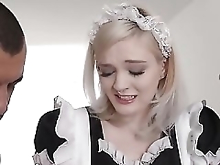 Смотреть За хреновую работу уборщица была выебана