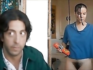 Смотреть Сучка с лохматым лобком шалит с мужем