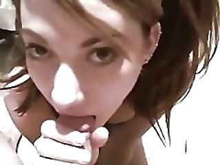 Смотреть Шлюшка делает минет во время экзамена