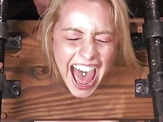 Смотреть Телка давно просила привести ее к любителю БДСМ